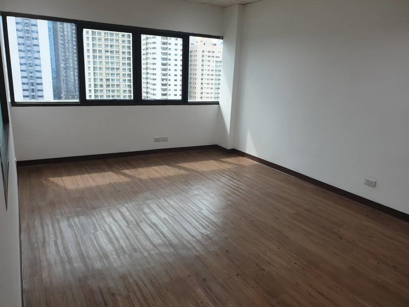 ให้เช่าสำนักงานสุขุมวิท อโศก ทองหล่อ : For Rent Office Sukhumvit 63 BTS Ekkamai Watthana BRE9212