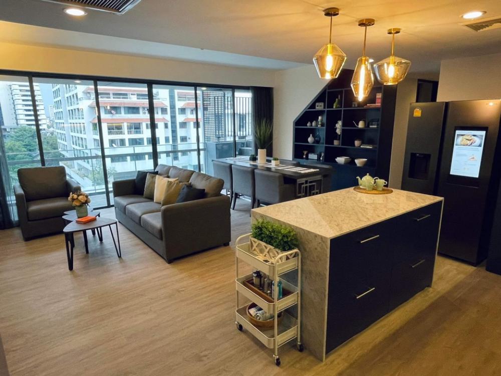 ให้เช่าคอนโดสุขุมวิท อโศก ทองหล่อ : Penthouse with private roof top in Promphong area, Siamese Gioia.