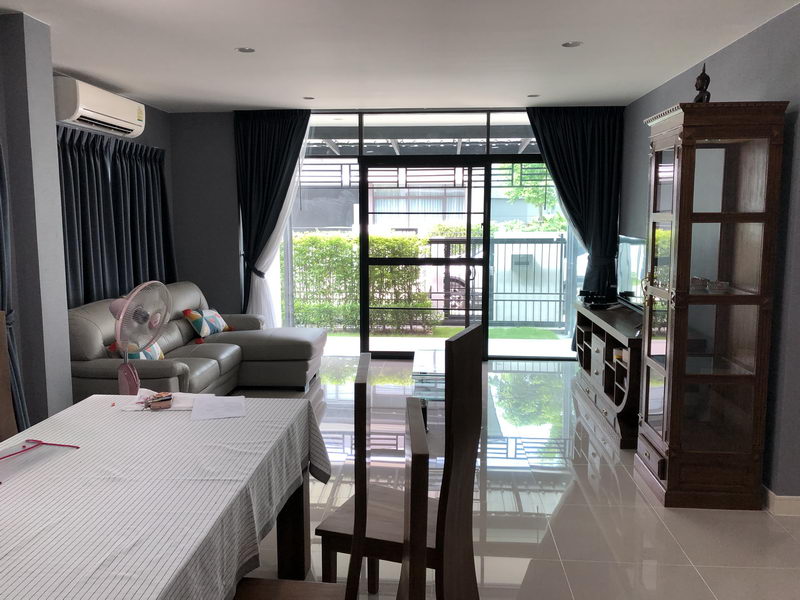 For RentHousePattanakan, Srinakarin : For Rent House Setthasiri Krungthep Kreetha Hua Mak Bang Kapi BRE11535