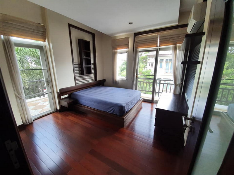 ให้เช่าบ้านรัชดา ห้วยขวาง : For Rent Bangkok Single House Areeya Casa Ratchada Sutthisan MRT Sutthisan Huai Khwang BRE0576