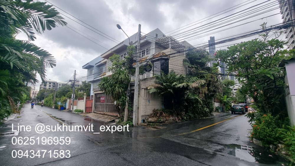 For RentHouseSukhumvit, Asoke, Thonglor : Thonglor, 4-story house for rent, lots of usable space, 500 sq m, parking for 3 cars, suitable for a restaurant, hospital, clinic.