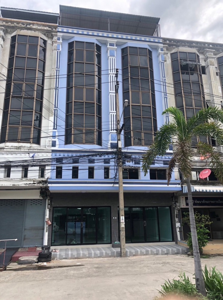 For SaleShophouseChokchai 4, Ladprao 71, Ladprao 48, : Commercial building for sale/rent, next to MRT Chok Chai 4.