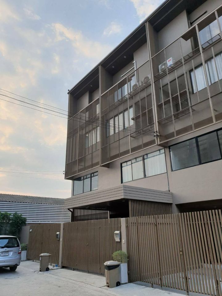 For RentTownhouseChaengwatana, Muangthong : Townhome on Samakkee Road at House Niche Project, 3bedrooms, fully furnished, 5 air conditioners, near Dhurakij Pundit University