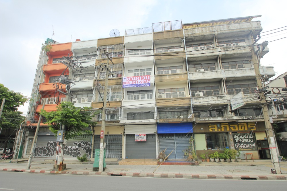 For SaleShophouseWongwianyai, Charoennakor : Shophouse on Somdech Phra Chao Taksin Road, Wongwian Yai, Mahaisawan Intersection, 4 floors, good location for business, office, good condition, 4.7 million