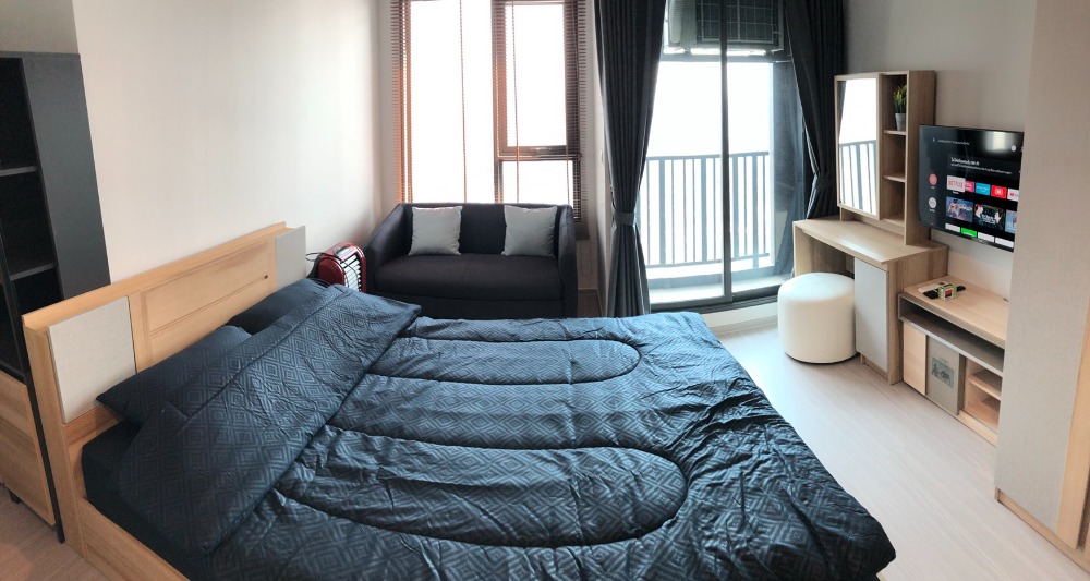 For RentCondoLadprao, Central Ladprao : 29 sq m, 37th floor  (one bedroom), NEW CBD. next to central ladprao and next to BTS and subway stations. The view and swimming pool on the roof are really amazing.  Fully furnished, @Life Ladprao