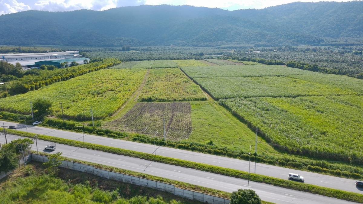 For SaleLandSriracha Laem Chabang Ban Bueng : Land for sale in Chonburi, Ban Bueng, next to the highway, 20 rai, mountain view, suitable for a factory, gas station, allocated beautiful land.