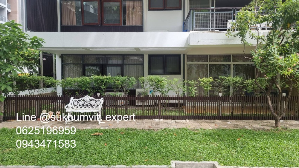 For RentCondoSukhumvit, Asoke, Thonglor : Pet friendly BTS Ekkamai for rent, luxury apartment, 2 bedrooms, 2 bathrooms, lots of space, 150 sq m, good price, has a swimming pool, already renovated.