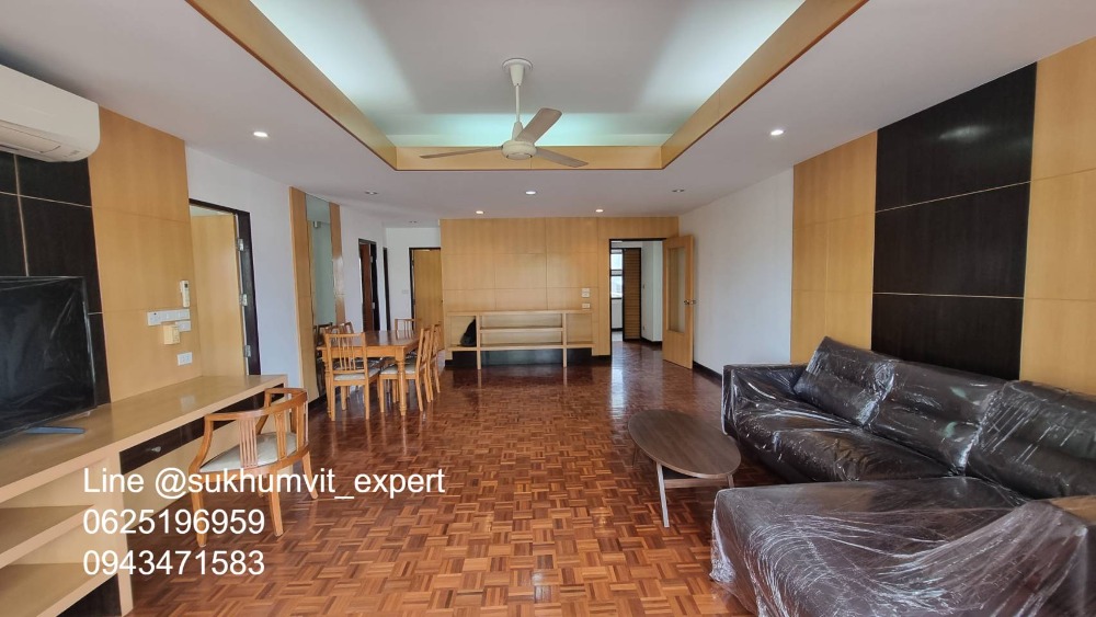 For RentSukhumvit, Asoke, Thonglor : Pet friendly BTS Ekkamai for rent, luxury apartment, 3 bedrooms, 2 bathrooms, lots of space, 200 sq m, good price, has a swimming pool, already renovated.