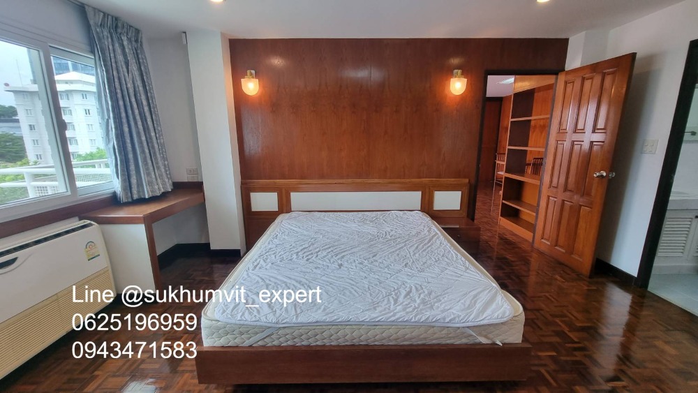 For RentCondoSukhumvit, Asoke, Thonglor : Pet friendly BTS Ekkamai for rent, luxury apartment, 1 bedroom, 1 bathroom, lots of space, 100 sq m, good price, has a swimming pool, already renovated.