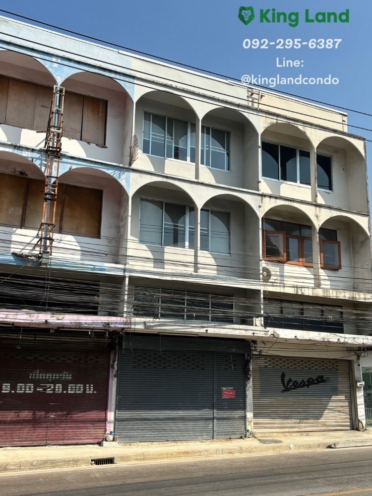 For RentShophouseChokchai 4, Ladprao 71, Ladprao 48, : 💥 Urgent! Commercial building for rent, 3.5 floors, beautiful location, opposite Paolo Chokchai 4 Hospital. Newly renovated building⚡Price only 25,000 ฿/month‼️