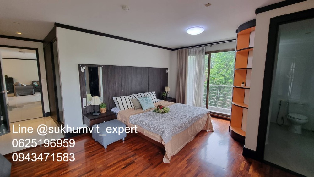 For RentCondoSukhumvit, Asoke, Thonglor : Pet friendly Thonglor for rent, luxury apartment, 2 bedrooms, 2 bathrooms, lots of space, 136 sq m, good price, has a swimming pool, renovated, modern style.