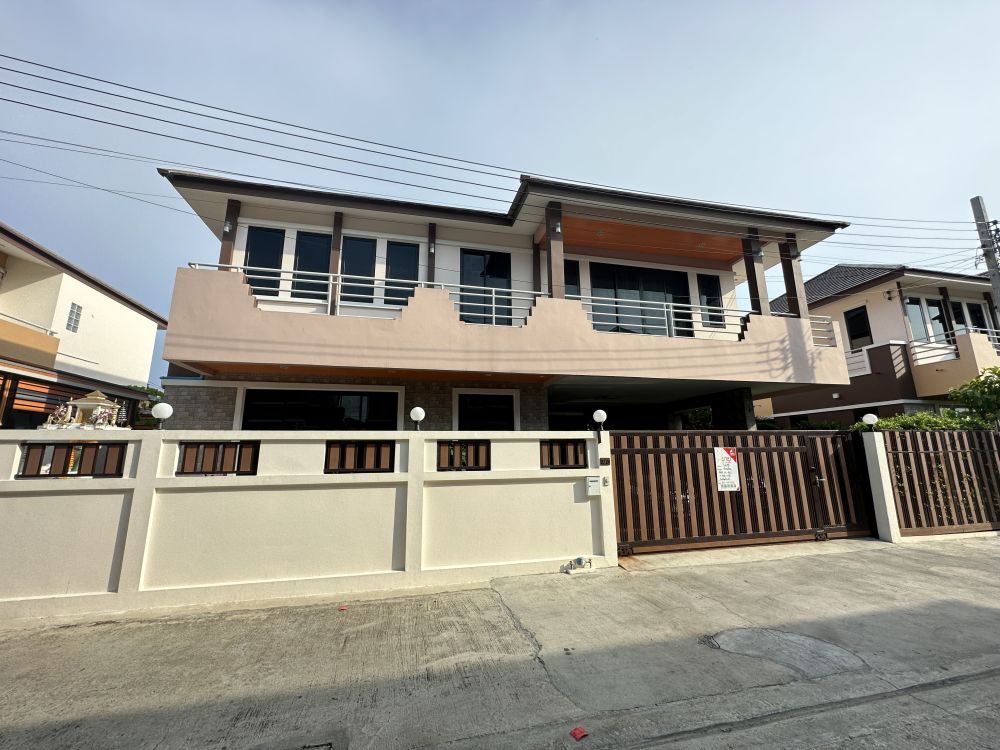 For SaleHouseBang kae, Phetkasem : 2-storey detached house for sale, beautiful, good location, house age 2 years, opposite Thonburi University Stadium, Phetkasem Road 110, intersection 14-1, Nong Khang Phlu Subdistrict, Nong Khaem District, Bangkok.