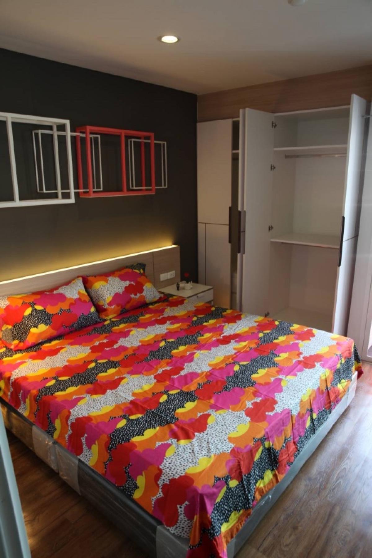 For RentCondoAri,Anusaowaree : For rent The Retrorians close to bts ari (have motorcycles carry to bts free) only 11,000 baht with king size bed!!