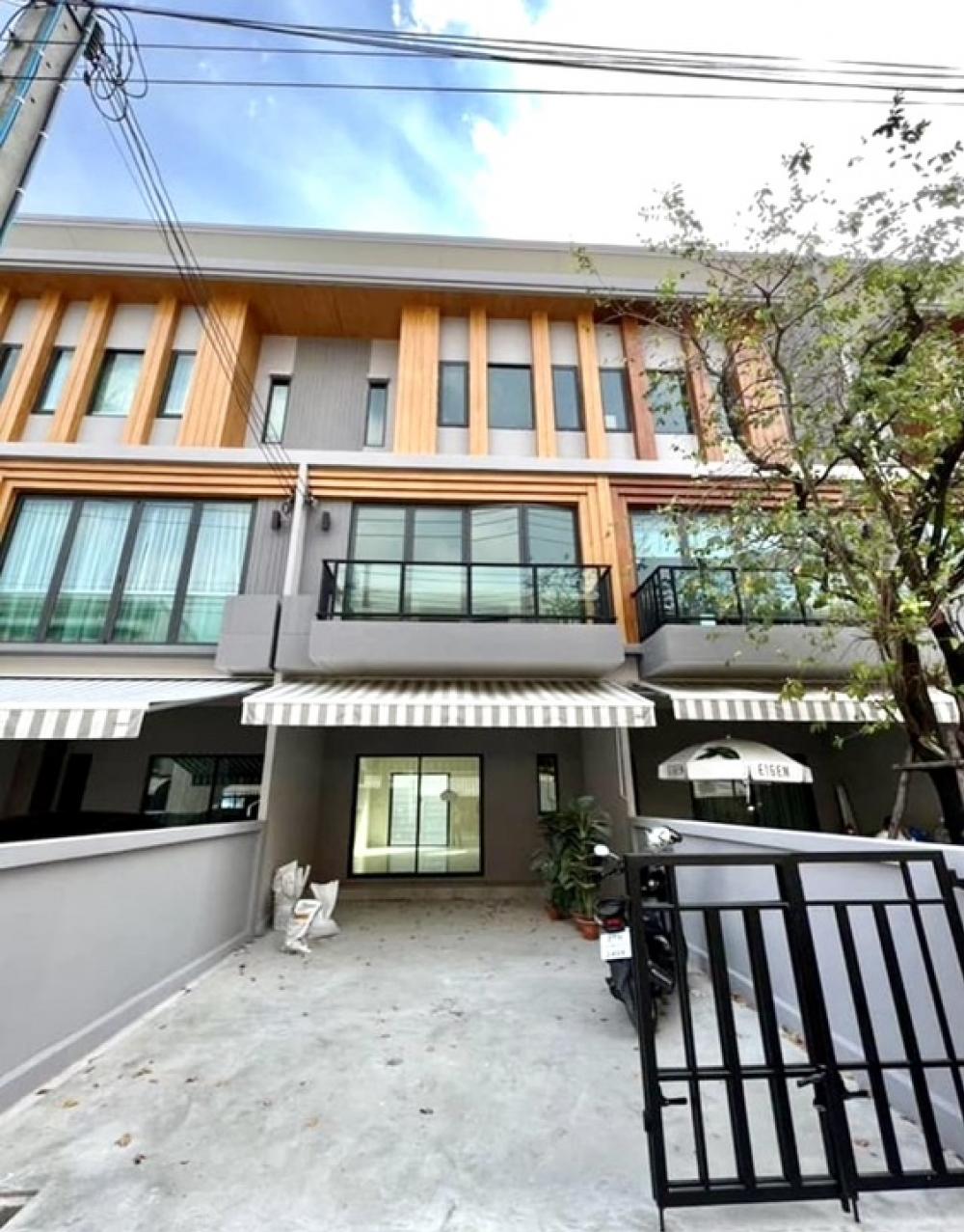 For RentTownhousePattanakan, Srinakarin : 🌟For rental Premium Townhome Eigen Pattanakarn Townhome 3 storeys 3 Bedrooms / 4 Bathrooms. 🔑Rental Fee 35,000 THB / Monthly.