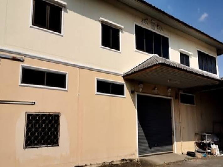 For RentWarehousePhutthamonthon, Salaya : For Rent Warehouse for rent with office, Stand alone type, Phutthamonthon Sai 3 / Soi Thawi Watthana Kanchanaphisek, enter the alley 100 meters / Warehouse area 800 square meters, has a cargo lift / trailer trucks can enter and exit