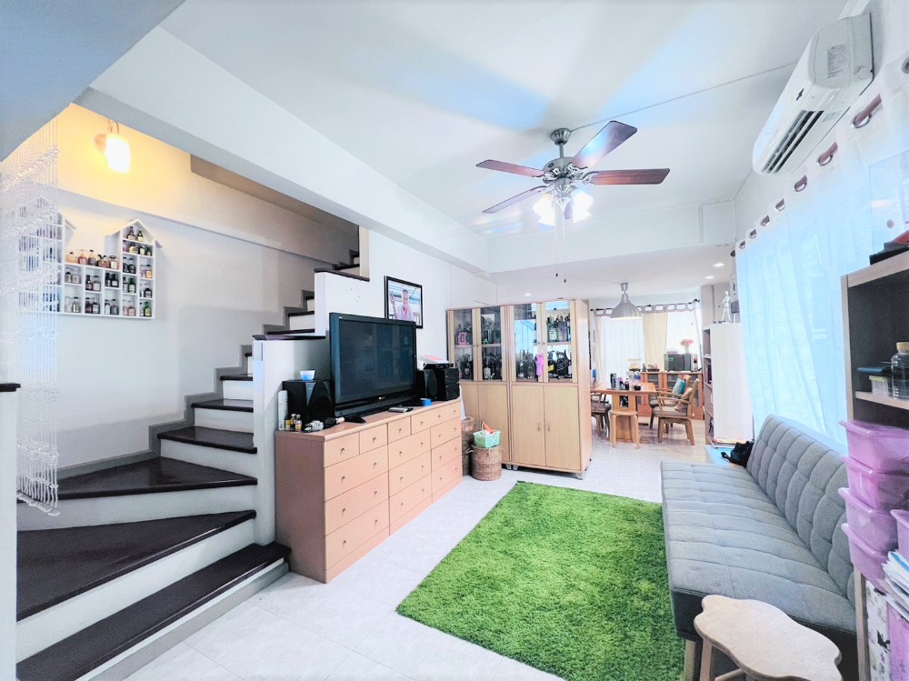 For SaleTownhouseRatchadapisek, Huaikwang, Suttisan : Townhouse for sale, Supalai Ville, Ratchadaphisek 32, Lat Phrao, Wang Hin, Chatuchak, Bangkok, corner house.