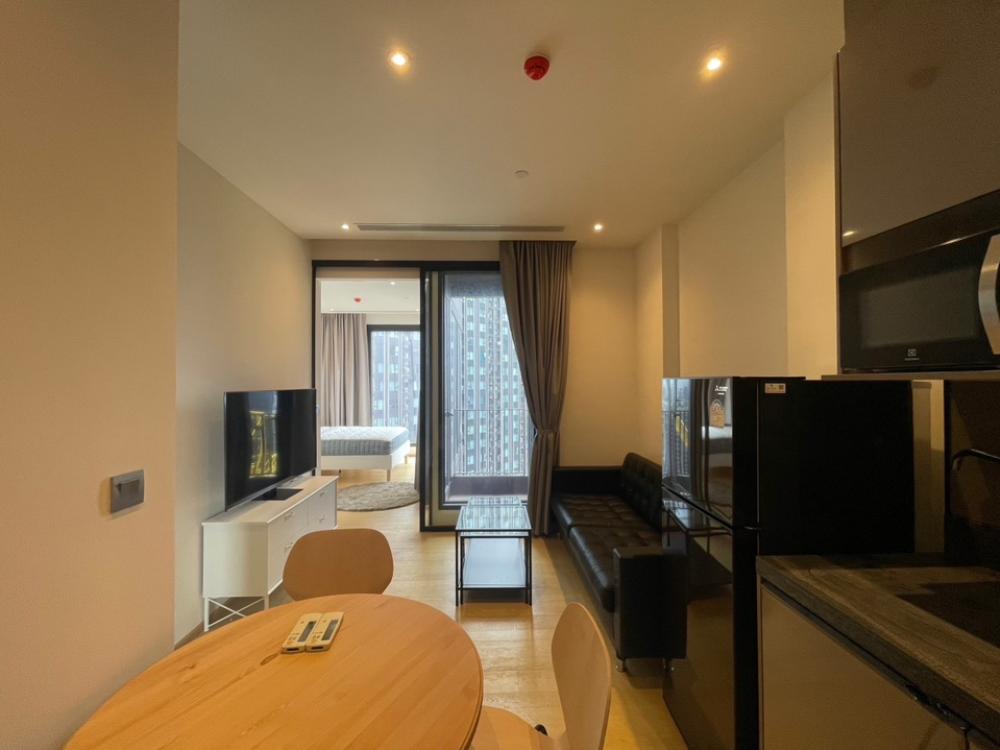 For RentCondoRama9, Petchburi, RCA : 🏢 Ashton Asoke-Rama9 🛏️Beautiful room ✨Good location🌐 Omega📍Top floor🌤️Beautiful view 🛋️ Fully Furnished 📺 Complete electrical appliances (special price)