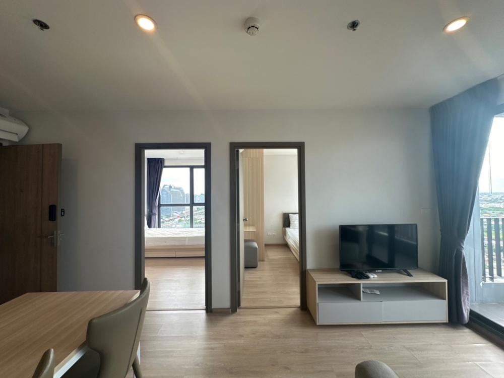 For RentCondoBangna, Bearing, Lasalle : 🏢 Ideo o2 bangna 🛏️Beautiful room ✨Good location🌐Building C📍Top floor🌤️Beautiful view 🛋️Furniture 📺 Complete electrical appliances (special price)CODE : 01008