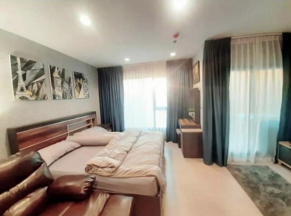 For RentCondoRama9, Petchburi, RCA : Life Asoke - Rama 9, 1bedroom. 28 sqm., 26th floor, close MRT rama9, The vibe of the place is amazing. Full furniture for electronic appliances. Location is perfect. Many places to socialize with sofas around.