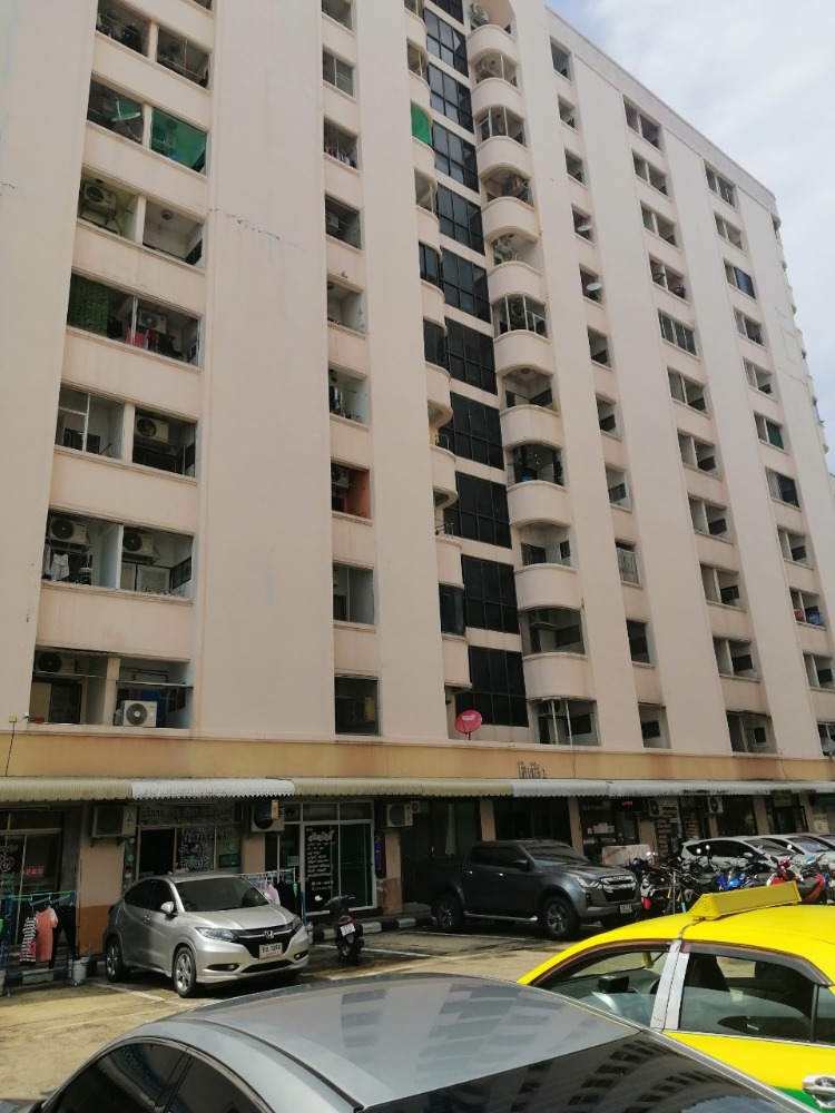 For SaleCondoChaengwatana, Muangthong : Lotus Condo Town for sale, near Central Chaengwattana, area 38.85 sq m, 5th floor, good location, convenient travel, only 20 meters from Chaengwattana Road.