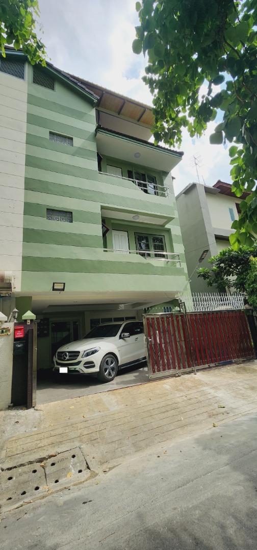 For SaleHouseChokchai 4, Ladprao 71, Ladprao 48, : For sale: 4-story house, newly renovated, can be used as an office, can be lived in.