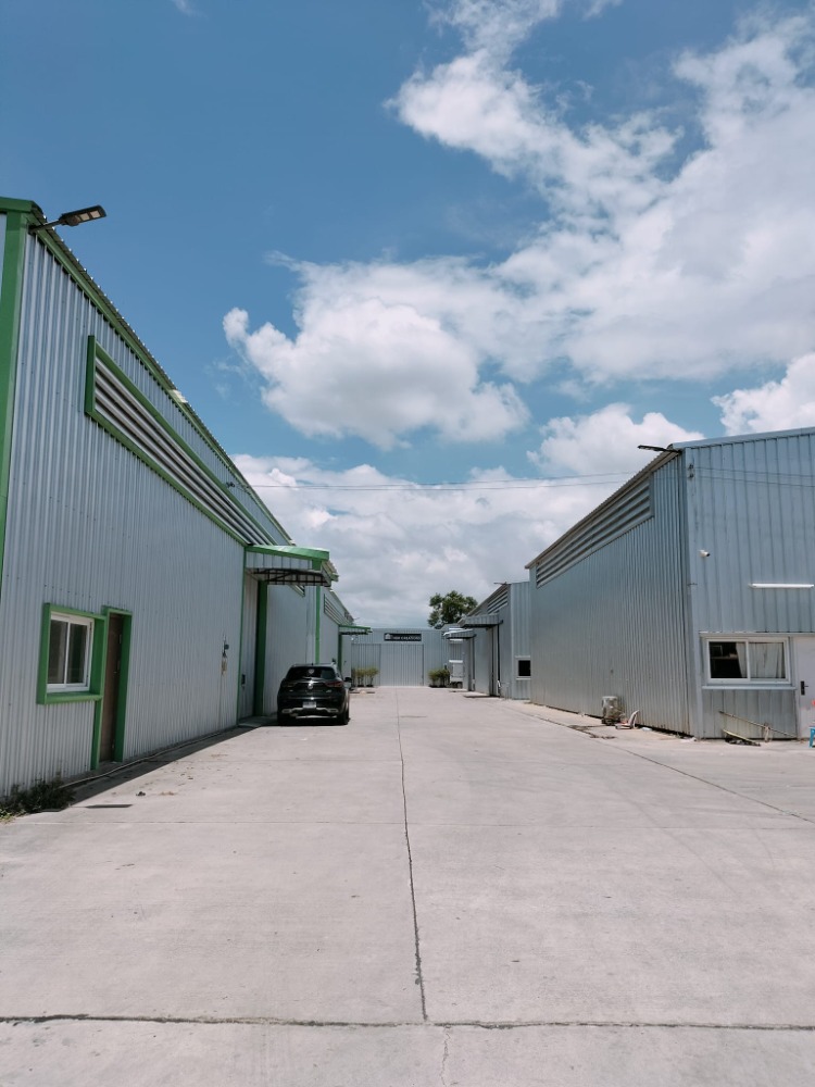 For RentWarehouseRayong : Special discount this month Warehouse for rent 200-500 sq m. Ban Khai, Rayong, 10 km from Rayong city. Good location on the main road, big vehicles can pass easily, supports 3-phase electricity.