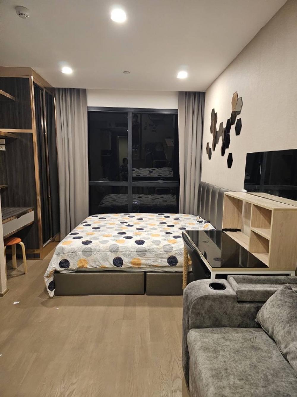 For RentCondoSiam Paragon ,Chulalongkorn,Samyan : 1 bedroom, 1 bathroom, 25 sqm., 37th floor, city view, 23,000 baht/month @ Ashton Chula - Silom MRT samyan, BTS Saladang, MRT Silom, Lumphini Park