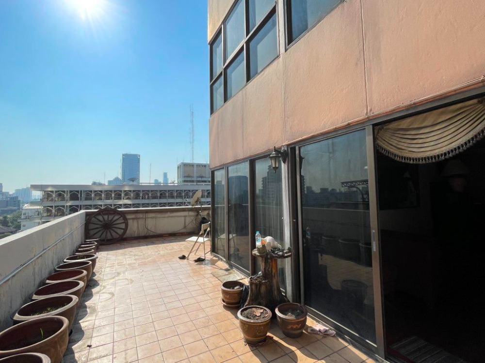 For SaleCondoRatchathewi,Phayathai : Baan Phaholyothin Place 2 bedrooms 2 bathrooms about 107.66 sq m. with private big balcony  39.76 sq m. Sale with tenant