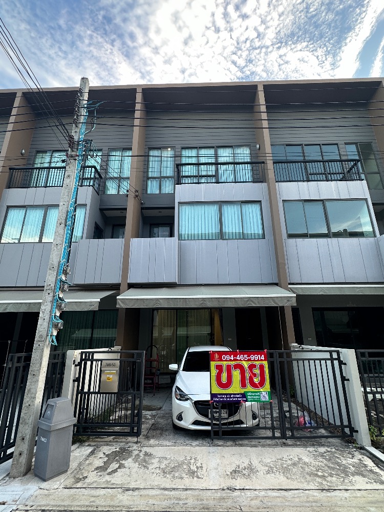 For SaleTownhouseLadkrabang, Suwannaphum Airport : Selling the best price in the 3-story townhome project, Baan Klang Muang The Edition Rama 9 - Phatthanakan, beautiful house, very good condition, near Rama 9-Phatthanakan, only 10 minutes 🌳