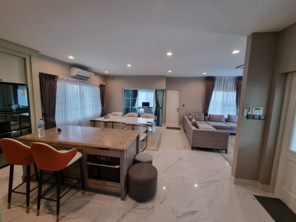 For SaleHouseKasetsart, Ratchayothin : 🔥 Sell with tenant til Sep 25
Sele / rent 4 bedroom house, good location, high security, close to department stores and markets.