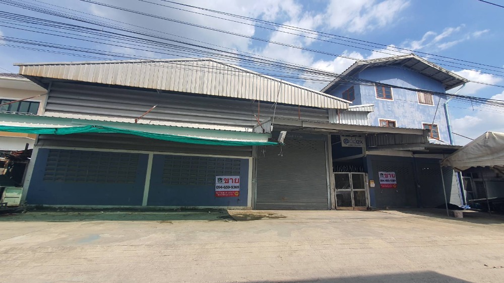 For SaleWarehouseOnnut, Udomsuk : Warehouse & office for sale With worker housing, area 159 sq m., usable area approximately 1,200 sq m. Soi On Nut 70, intersection 7-1.