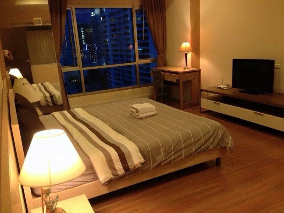 For RentCondoNana, North Nana,Sukhumvit13, Soi Nana : ★ The Trendy Sukhumvit 13 ★ 36 sq m., 15th floor (one bedroom), ★ near BTS Nana ★ near Terminal 21 shopping center ★ many amenities ★ Complete electrical appliances