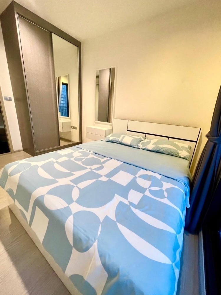 For RentCondoSukhumvit, Asoke, Thonglor : RHYTHM Sukhumvit 36-28  : 34 sq m, 18 floor. Near BTS Thonglor .Features include a spacious living area, modern kitchen , in-unit laundry, and a private balcony with stunning city views. Conveniently located near public