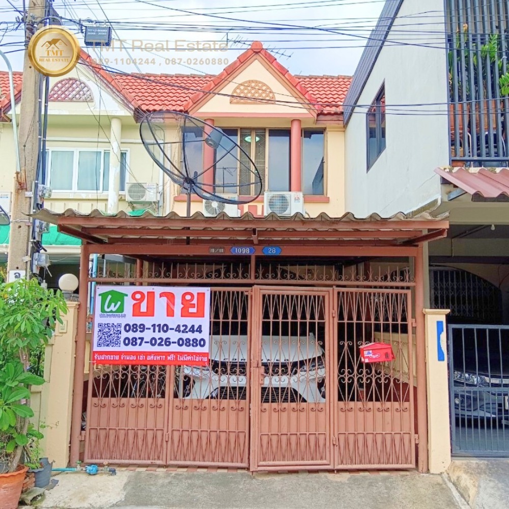 For SaleHouseKaset Nawamin,Ladplakao : House for sale in Lat Phrao 2-story townhouse, good location, Lat Phrao 101 Soi 34.