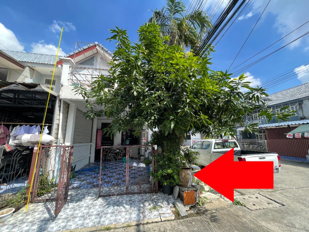 For SaleTownhousePathum Thani,Rangsit, Thammasat : 2-story townhouse for sale, corner unit, Yu Charoen Village 4, near AC Market, Lam Luk Ka Khlong 4.