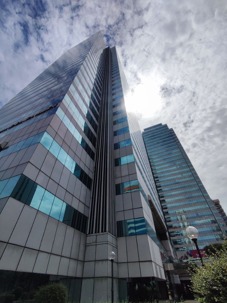 For RentOfficeRatchadapisek, Huaikwang, Suttisan : Serviced Office For Rent Sutthisan Muang Thai Phatra Complex Office Building Fully-Furnished 1 Workstation closed to MRT Sutthisan, Huaykhwang, Huaikhwang, Ratchadapisek, Ladprao, Rama9