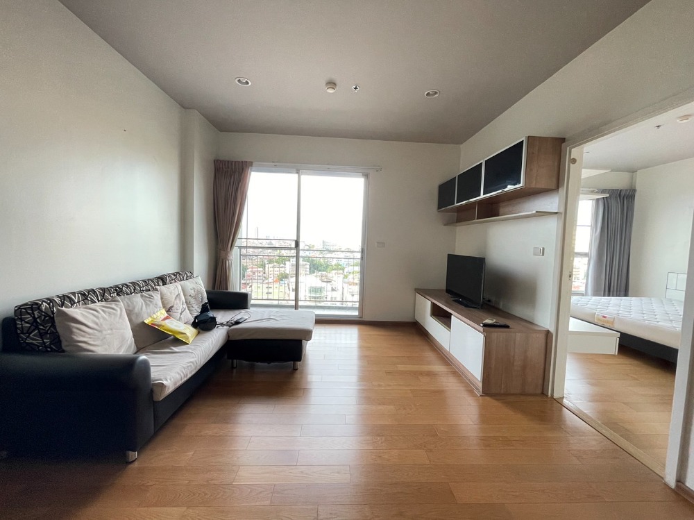 For RentCondoWongwianyai, Charoennakor : Hive Sathorn, next to BTS Krung Thonburi, large room 50 sq m., fully furnished, available for rent, negotiable.