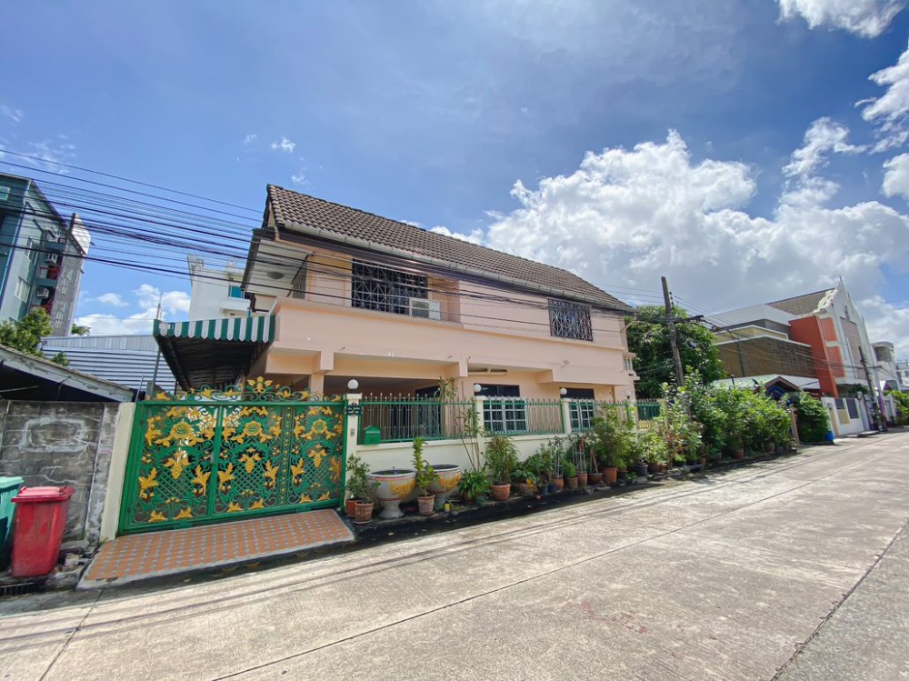 For SaleHouseYothinpattana,CDC : Detached House Praditmanutham Soi 7 / 4 Bedrooms (FOR SALE) RUK086