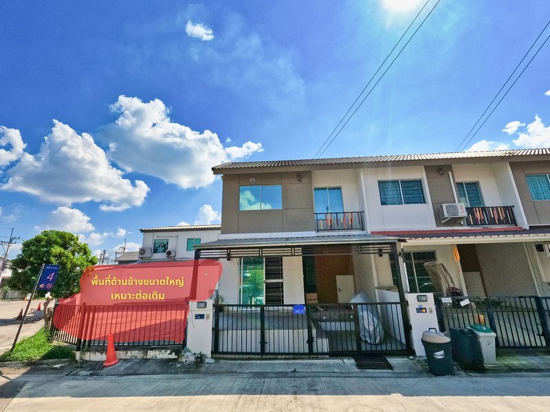 For SaleTownhousePathum Thani,Rangsit, Thammasat : Townhome, Pruksa Village 107 Tiwanon-Rangsit Bang Bua Thong-Bang Phun Road Near the expressway entry point, behind the corner of Ban Mai Subdistrict, Mueang District, Pathum Thani.