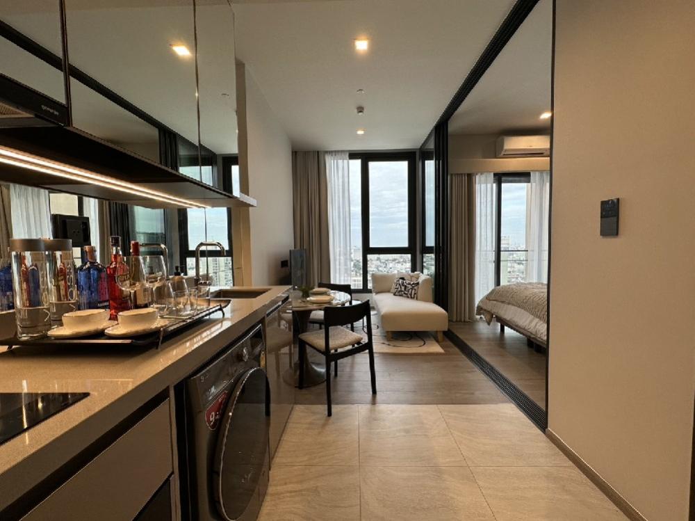 For RentCondoLadprao, Central Ladprao : 🔥Room For Rent🔥 Ready to move in ! The Crest Park Residence“ Luxury Place . Sky Train and Subway Station just in front of the Project.