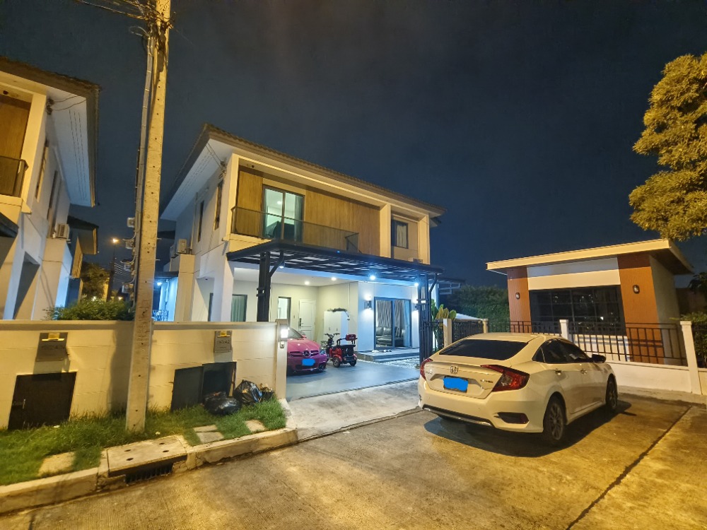 For SaleHouseNawamin, Ramindra : Selling at a loss, detached house, Centro Wongwaen - Chatuchot, area 60.2 sq m., behind the edge, beautiful and luxurious built-ins, ready to move in, good value, attractive price, location near the expressway.