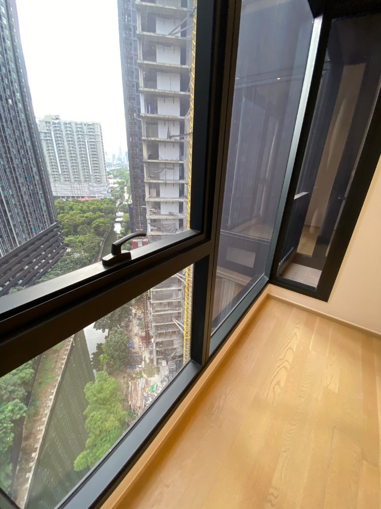 For SaleCondoRama9, Petchburi, RCA : Condo for Sale ขาย **  Ashton Asoke-Rama9  ห้องกว้าง 40.95  ตรม. 1 นอน 1 น้ำ เฟอร์บางส่วน พร้อมอยู่ @ 6,799,000 บาท  Call 096-2615656  ห้องกว้างมาก 40.95 ตรม. 1 นอน 1 น้ำ เฟอร์บางส่วน พร้อมอยู่    Location : Rama 9  Sell