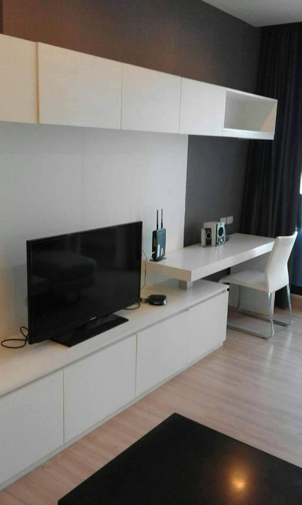 ขายคอนโดวงเวียนใหญ่ เจริญนคร : Urbano Absolute Sathon - Taksin / 1 Bedroom (SALE), เออร์บาโน่ แอบโซลูท สาทร - ตากสิน / 1 ห้องนอน (ขาย) DO083