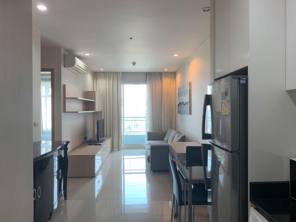 For SaleCondoRama9, Petchburi, RCA : FOR SALE🏢 Circle Condominium 🛏️Beautiful room ✨Convenient travel 🌐Good location📍Top floor 🌤️Beautiful view 🛋️Fully Furnished 📺Complete electrical appliances (special price) CODE : 01025