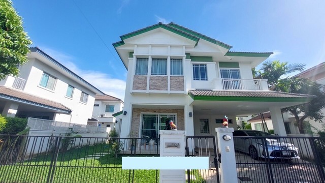 For SaleHouseLadkrabang, Suwannaphum Airport : 2-storey detached house for sale, 64 sq m, Manthana Village, On Nut - Wongwaen 2, decorated and ready to move in, On Nut, Kanchanaphisek, Prawet area, location next to the main road, width 15 m. The house faces northeast.