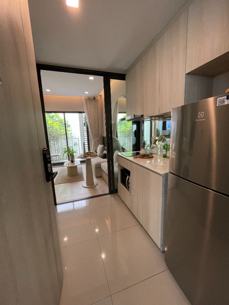 For SaleCondoWongwianyai, Charoennakor : Condo Reference Sathorn - Wongwian Yai, 10th floor, usable area 31.36 sq m., 1 bedroom, 1 bathroom, convenient transportation, near BTS Wongwian Yai station, only 130 m. and The Mall Tha Phra / ICONSIAM / King Power. metropolis