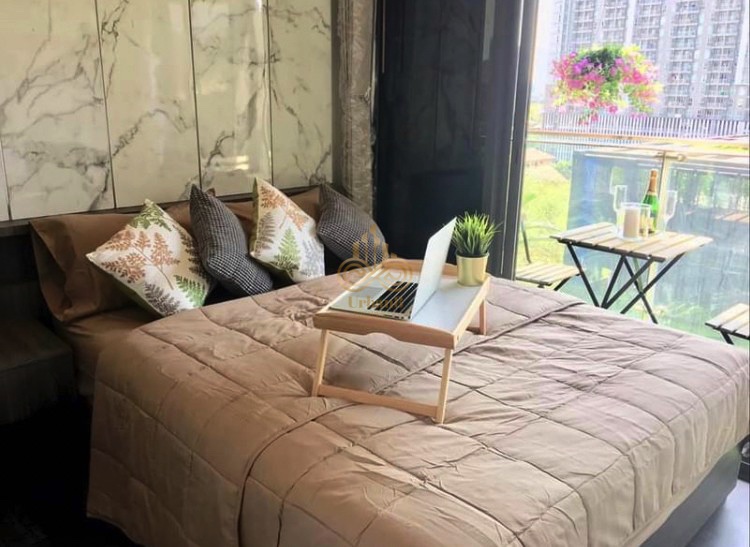 For RentCondoRama9, Petchburi, RCA : The Line Asoke – Ratchada: 35 sqm., 9th floor, 1 bed(walk-in closet),1 parking lot, smart system with a mobile app (you can control turning on the air conditioner before you get to the room), 300 meters from mrt Rama 9