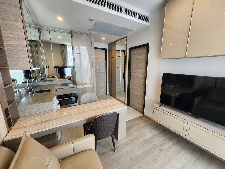 For RentCondoLadprao, Central Ladprao : (for rent) The Crest Park Residences, condo at Lat Phrao intersection, near MRT Phahon Yothin, only 80 meters.