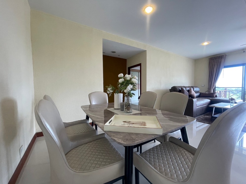 For SaleCondoCha-am Phetchaburi : “Newly renovated 2 bedroom condo located on the highly-desireable Palm Hills golf course.  For sale or rent.