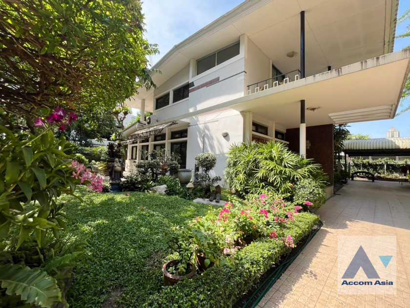 For RentHouseSukhumvit, Asoke, Thonglor : 🔼🔽 AccomA Home Office 3 Beds House for Rent in Sukhumvit,  BTS Ekkamai